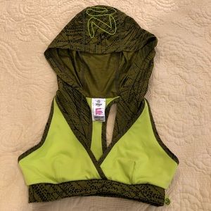Zumba Sports Bra w/ attached Hood Marvelous Medium